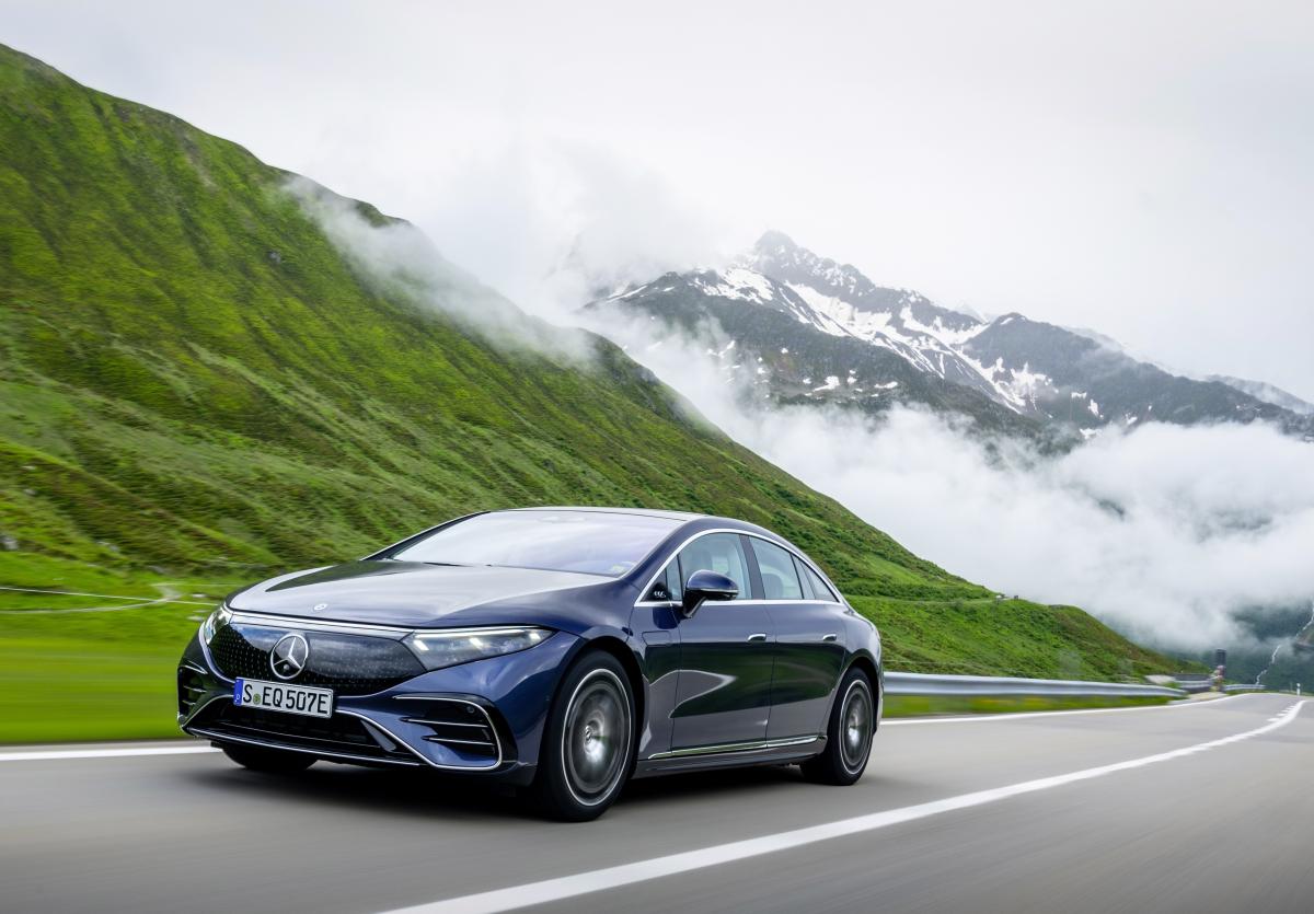 How far will the Mercedes Benz EQS go on a charge?
