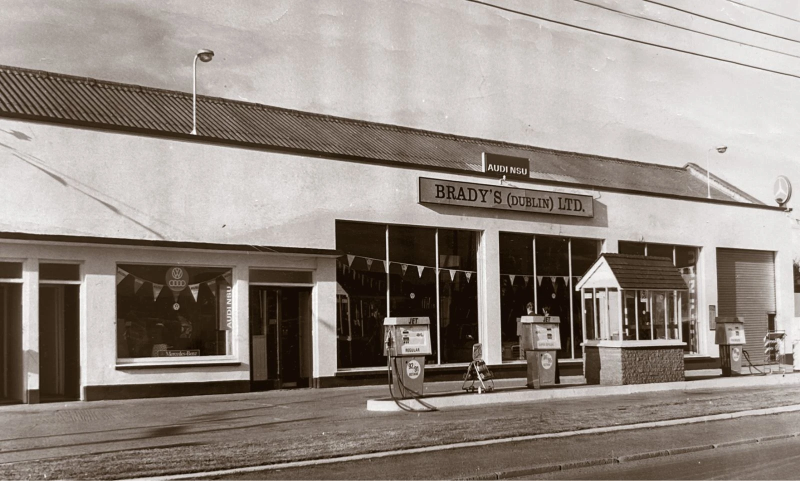 Side view of the early Brady’s garage