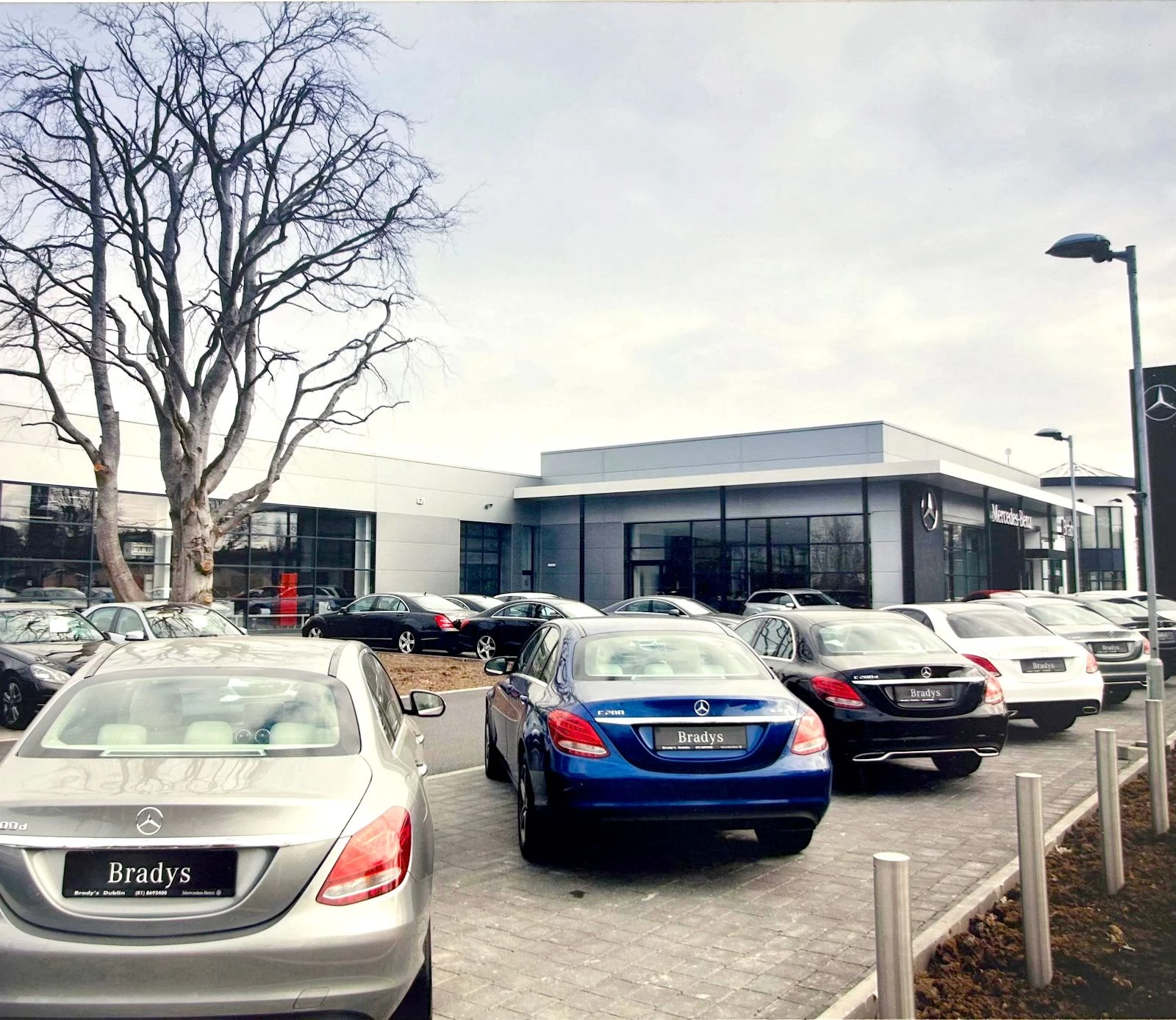 Exterior of the Mercedes-Benz showroom