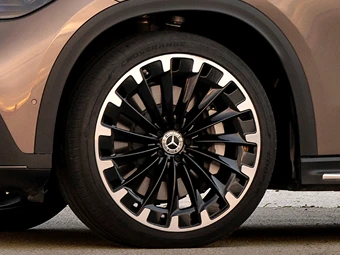 55.9 cm (22-inch) light-alloy wheels